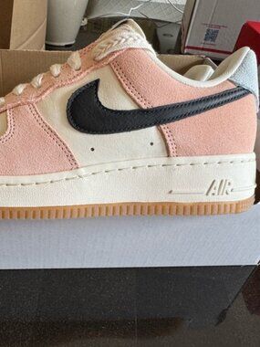 **LIKE NEW** NIKE AIR FORCE 1, 07'